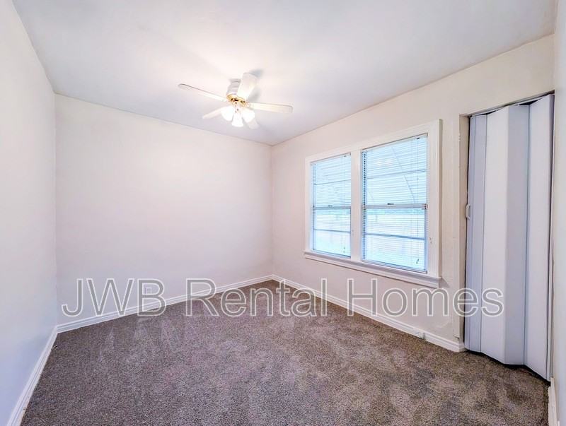 1210 Rensselaer Ave - Photo 7 of 15