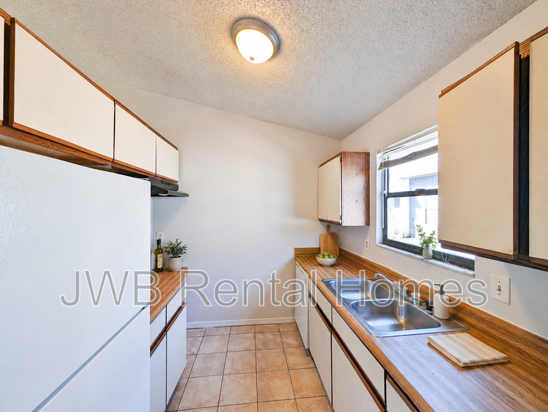 7607 Indian Lakes Dr - Photo 3 of 11