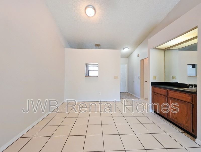 7607 Indian Lakes Dr - Photo 4 of 11