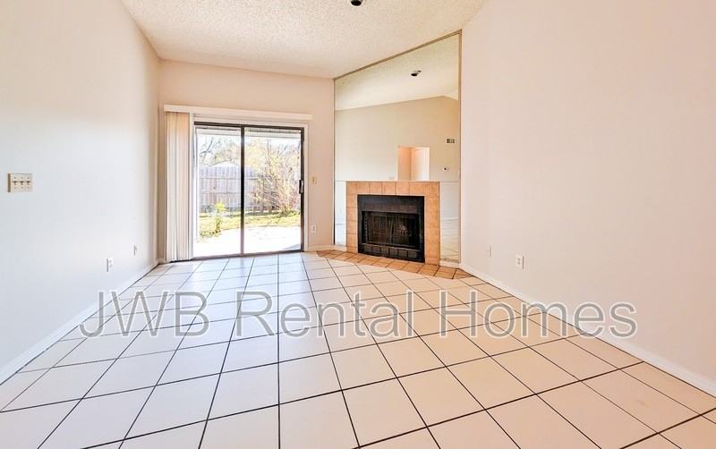 7607 Indian Lakes Dr - Photo 5 of 11