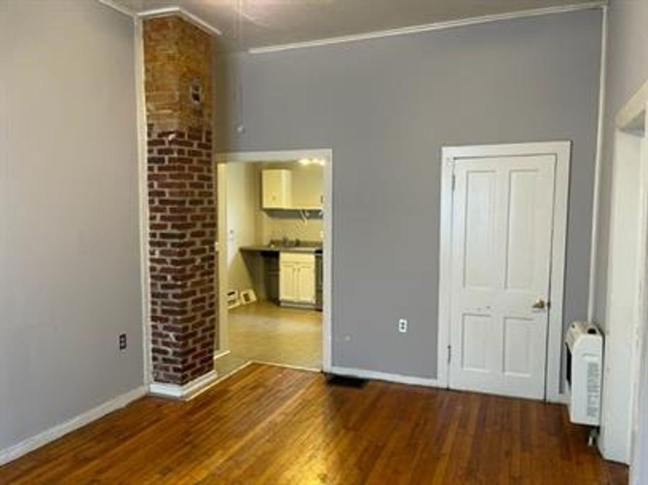 302 W Eureka St. - Photo 2 of 4