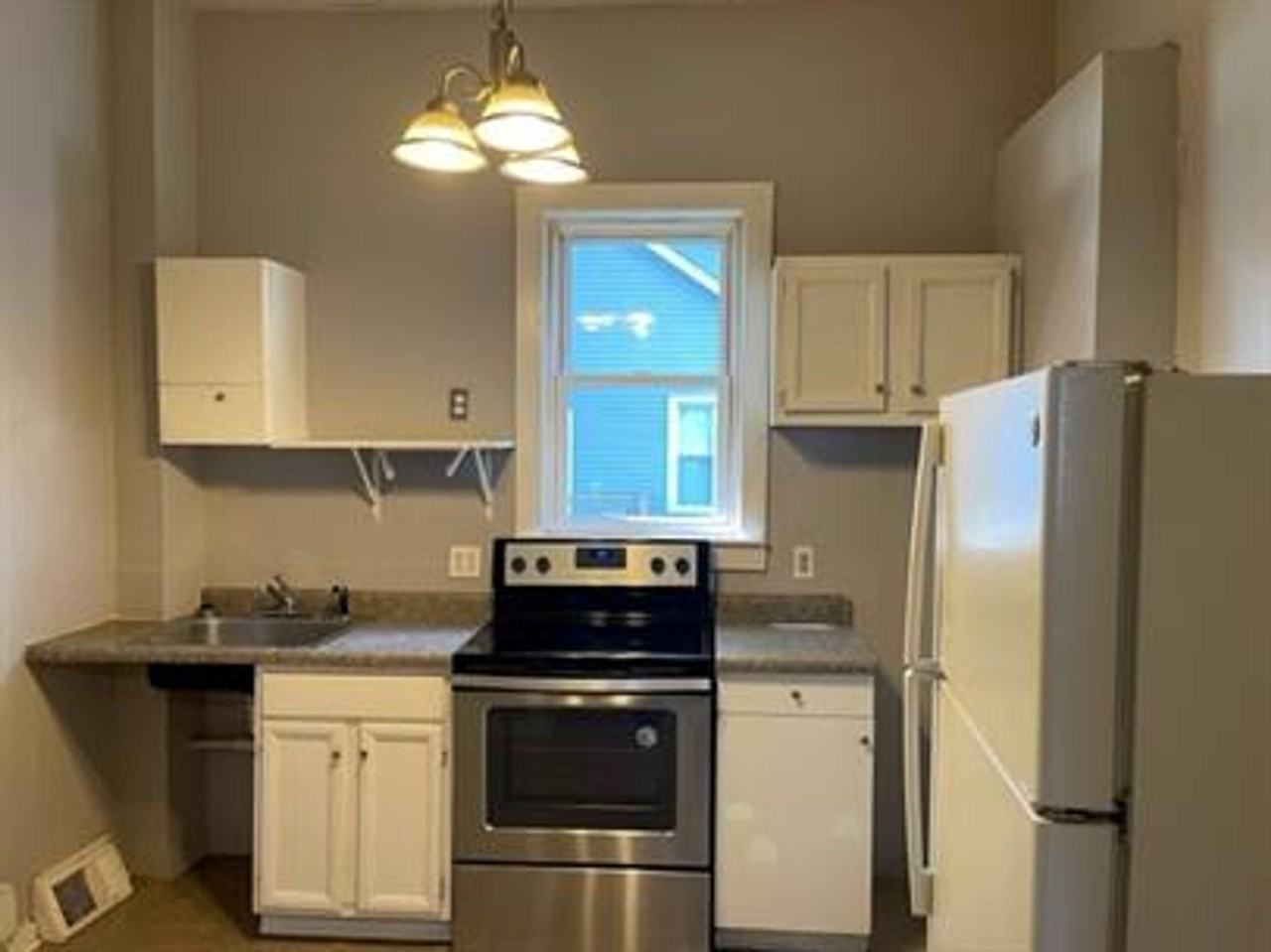 302 W Eureka St. - Photo 3 of 4