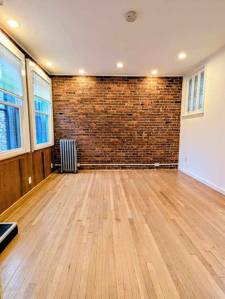 Marion St #8 - Photo 3 of 6