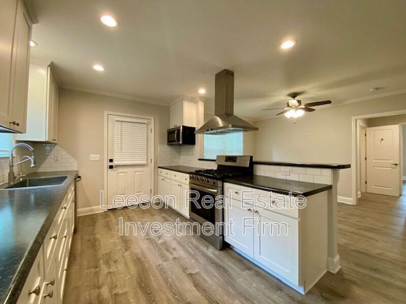 2721 Fairfield Ave - Photo 6 of 12