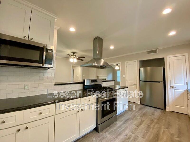 2721 Fairfield Ave - Photo 7 of 12