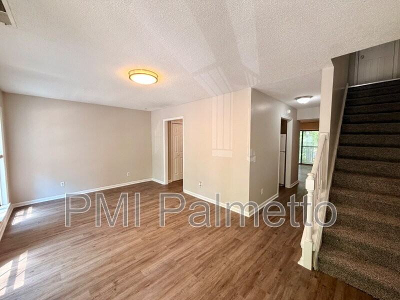 33 Chestnut Ferry Rd #202 - Photo 4 of 23