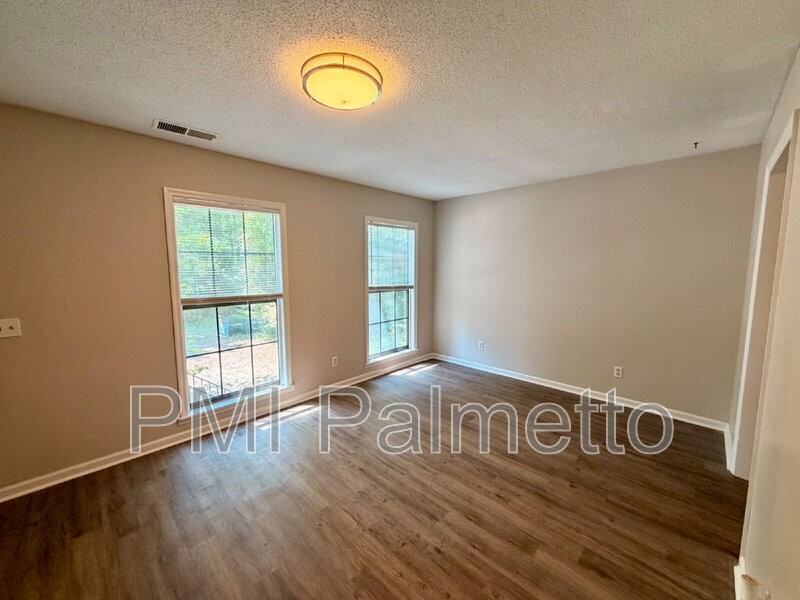 33 Chestnut Ferry Rd #202 - Photo 5 of 23