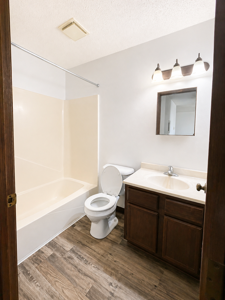 Leisure Apartments - Photo 7 of 10