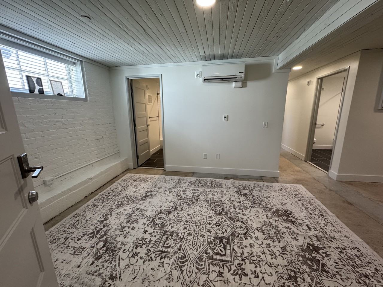315 West 38th Street - Photo 3 of 18