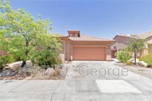 featured image of 3241 E Fourteen Fairway Dr