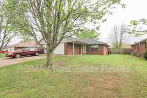 featured image of 2306 W Roselawn St
