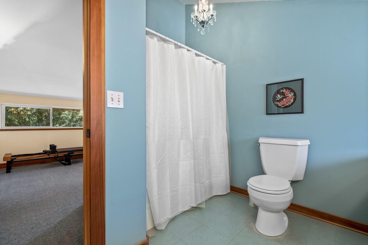 516 Northeast 20th Place - Photo 7 of 20