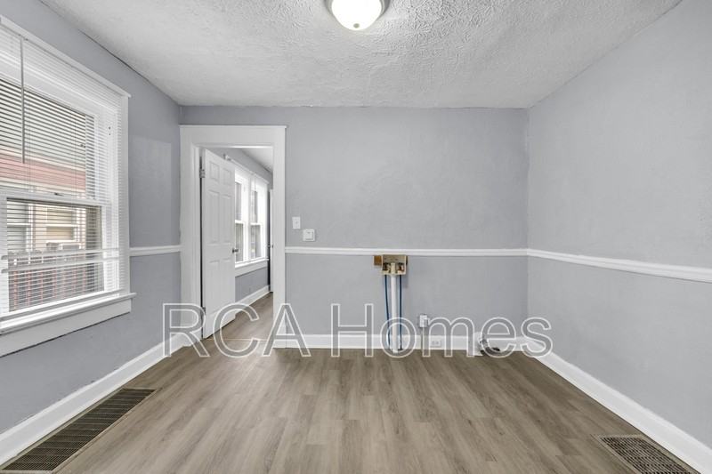 1358 N Gale St - Photo 3 of 10