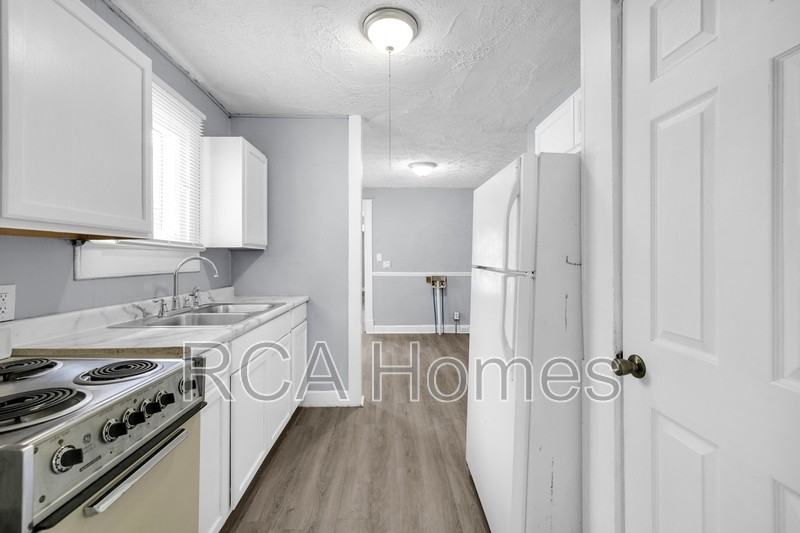 1358 N Gale St - Photo 6 of 10
