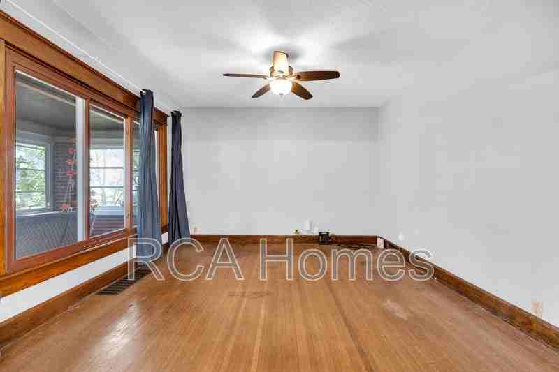 321 N Gray St - Photo 4 of 15