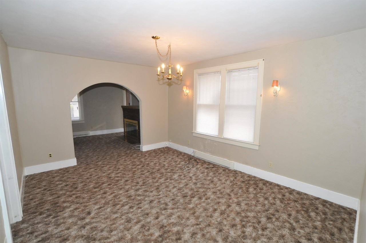 407 Sanders Ave - Photo 2 of 9