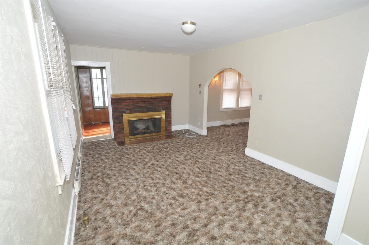 407 Sanders Ave - Photo 3 of 9