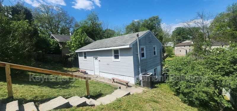 813 Highland Ave - Photo 2 of 22