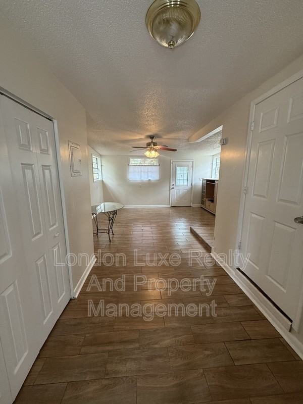 909 La Marche Dr - Photo 2 of 19