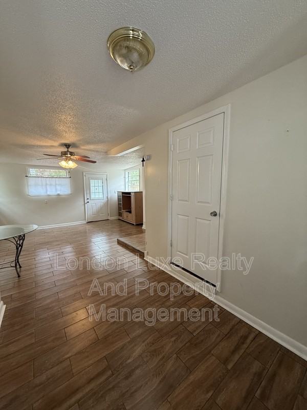 909 La Marche Dr - Photo 3 of 19