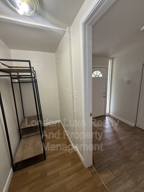 909 La Marche Dr - Photo 5 of 19