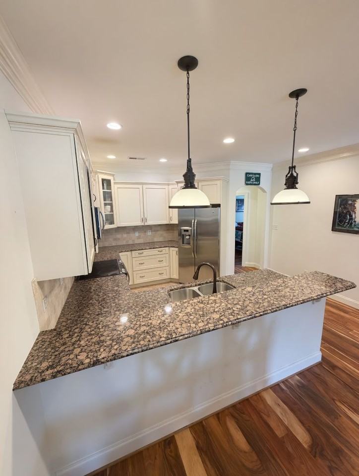 211 Meridian St - Photo 4 of 18
