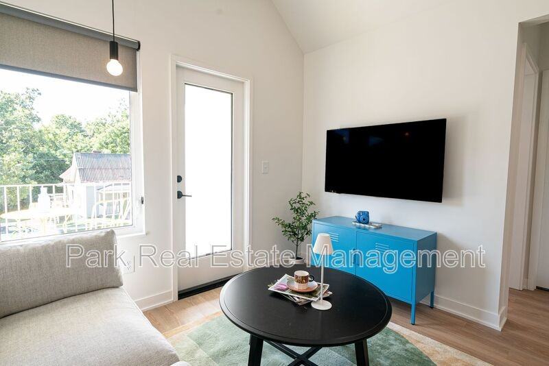 901 E Edenton St #10 - Photo 6 of 29