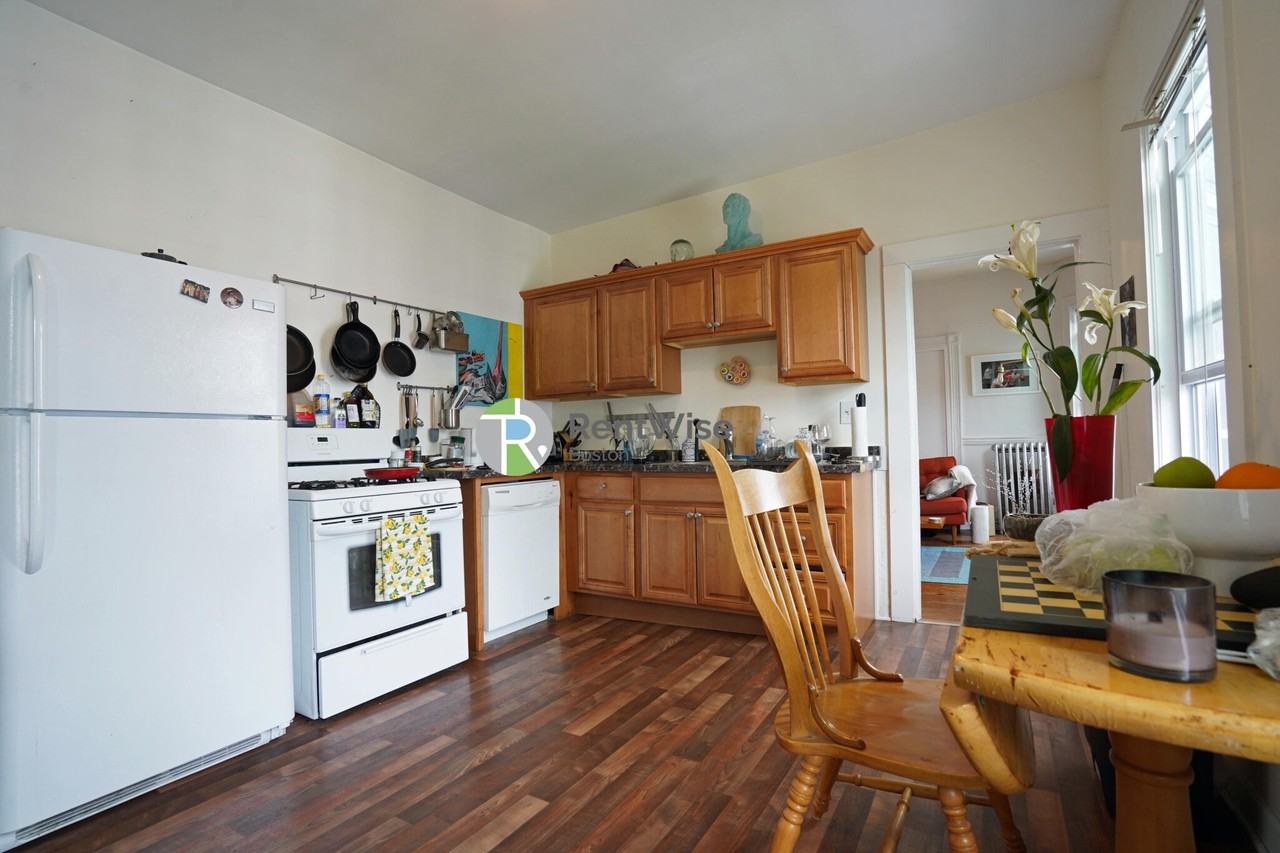 54 Woodlawn St #3 - Photo 6 of 32