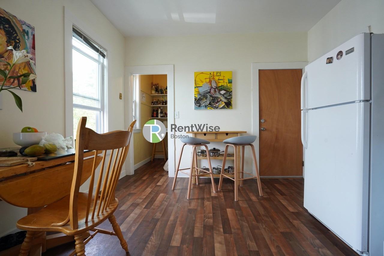 54 Woodlawn St #3 - Photo 7 of 32