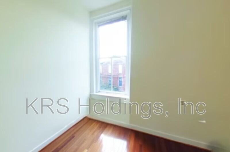 123 E Broad St - Photo 3 of 8
