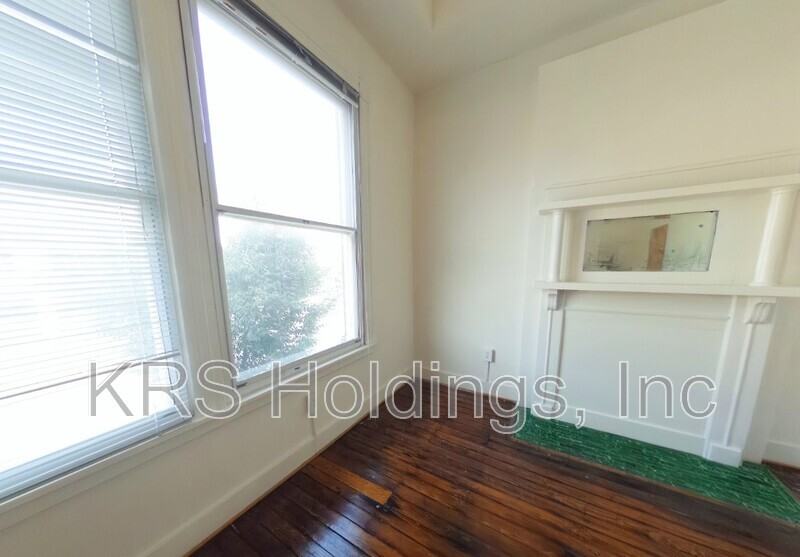 900 W Broad St - Photo 3 of 6