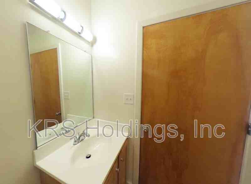 900 W Broad St - Photo 4 of 6