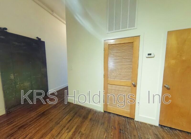 900 W Broad St - Photo 5 of 6