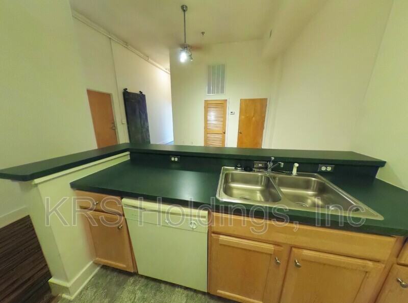 900 W Broad St - Photo 6 of 6