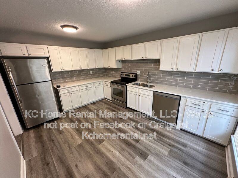 708 Nw Mock Ave - Photo 3 of 32