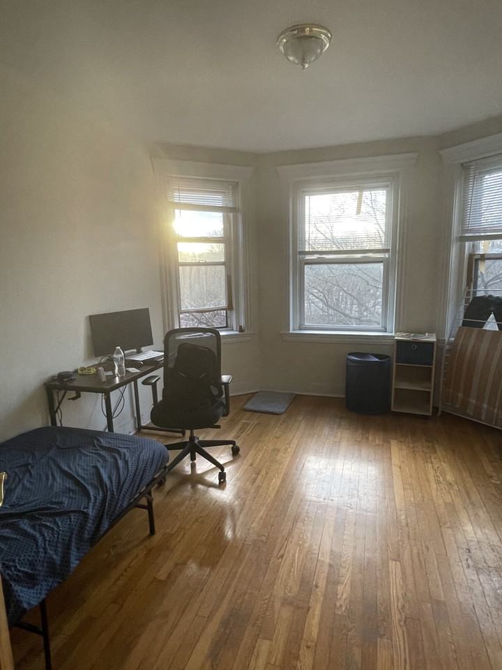 352 Riverway - Photo 6 of 13