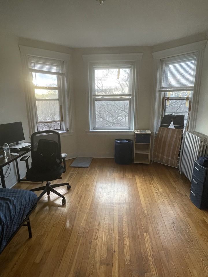 352 Riverway - Photo 7 of 13