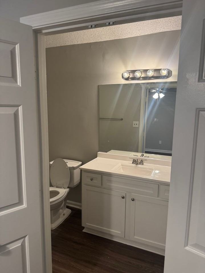 7043 Gleneagles Dr - Photo 3 of 11