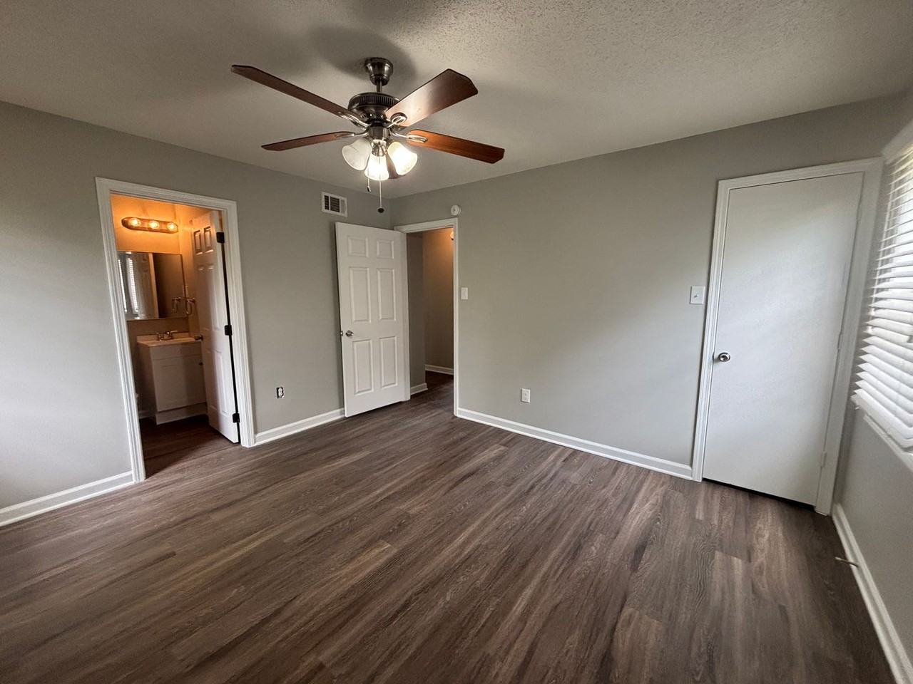 3989 Battlefield Dr - Photo 3 of 12