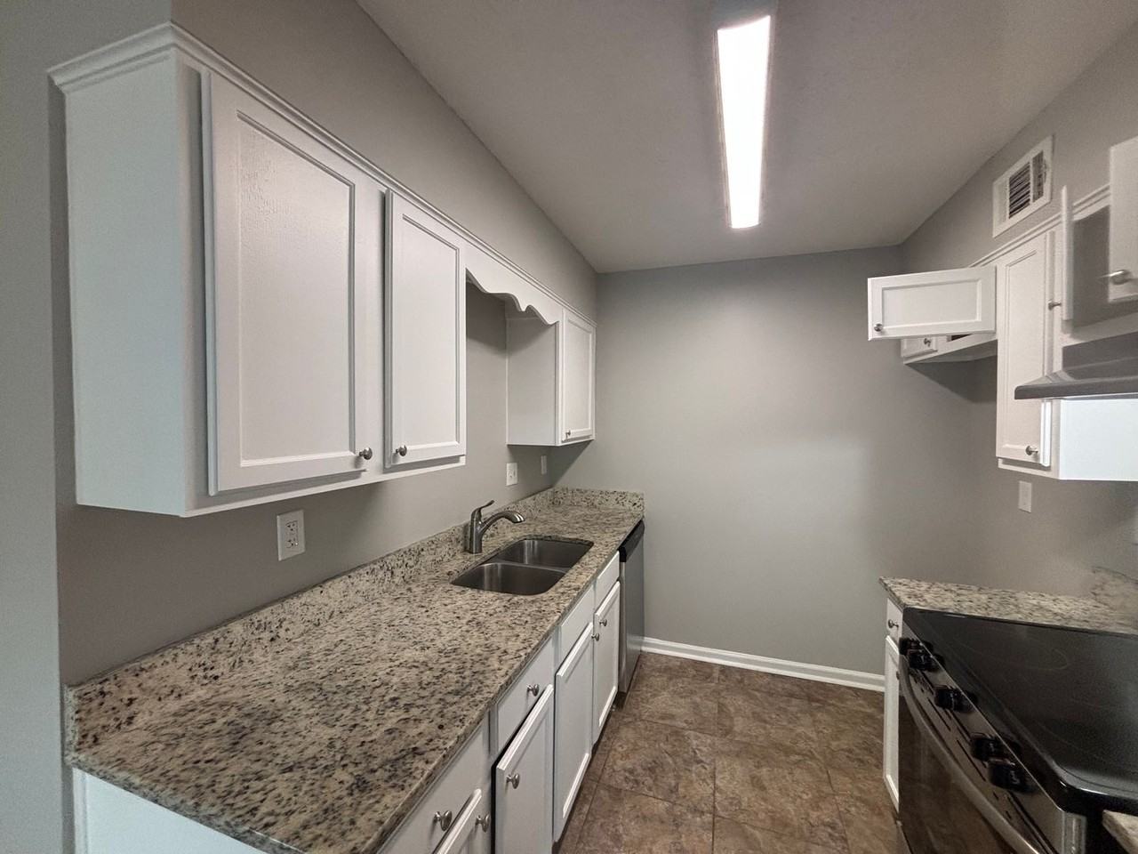 3989 Battlefield Dr - Photo 4 of 12