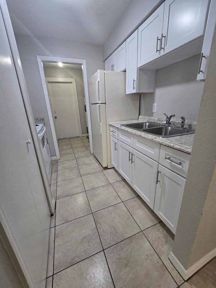 2212 Florida Drive #2 - Photo 3 of 10