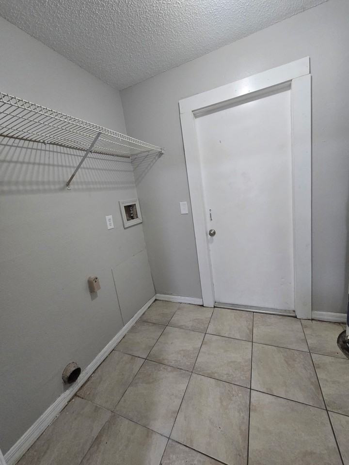2212 Florida Drive #2 - Photo 5 of 10