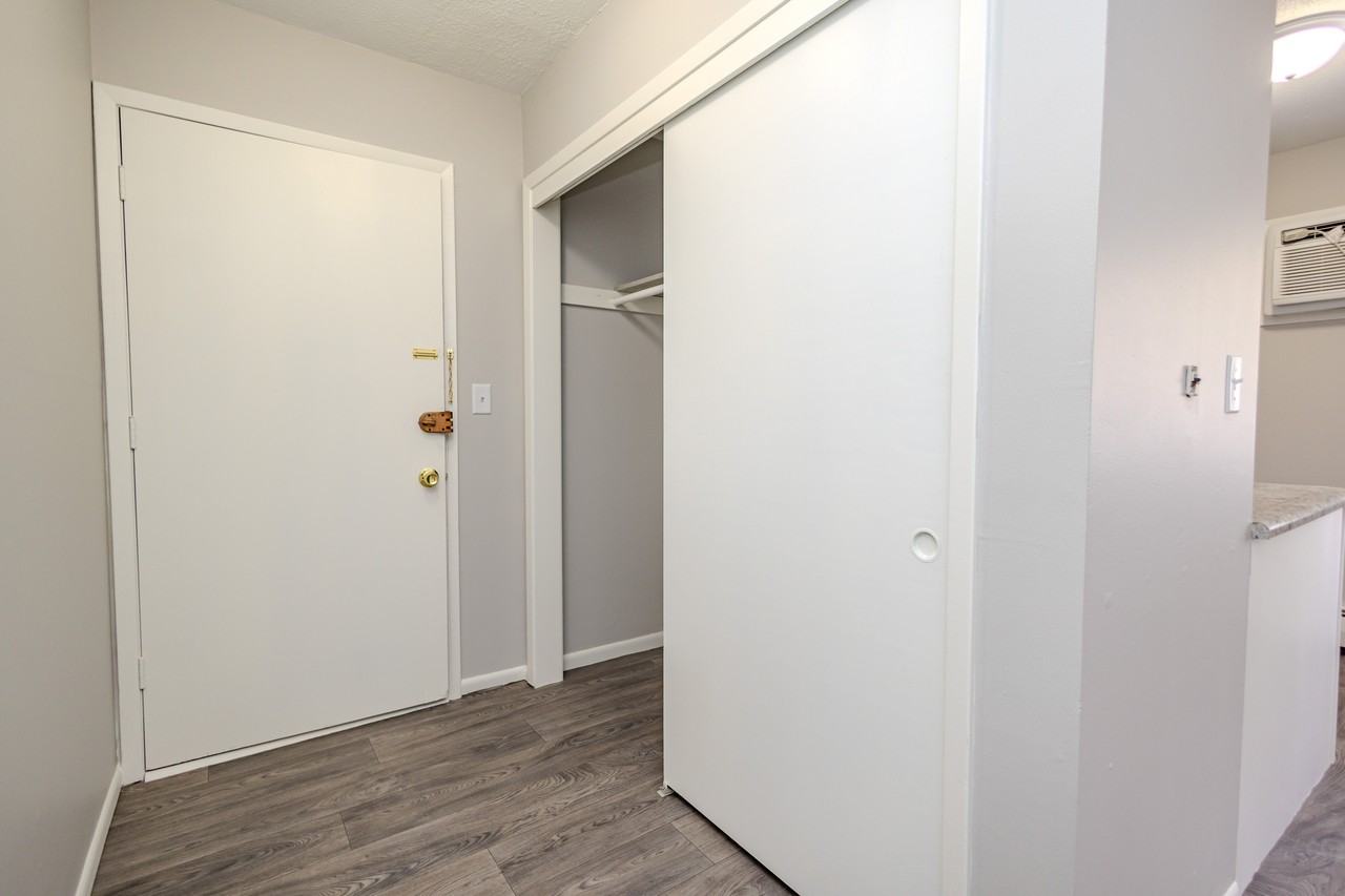 213 Northwest College Avenue - Photo 3 of 10