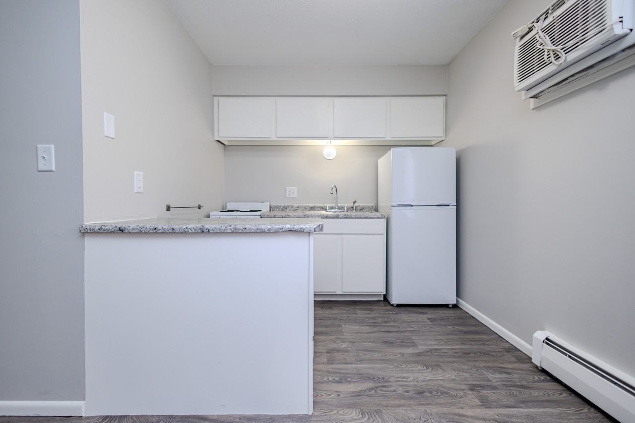 213 Northwest College Avenue - Photo 4 of 10