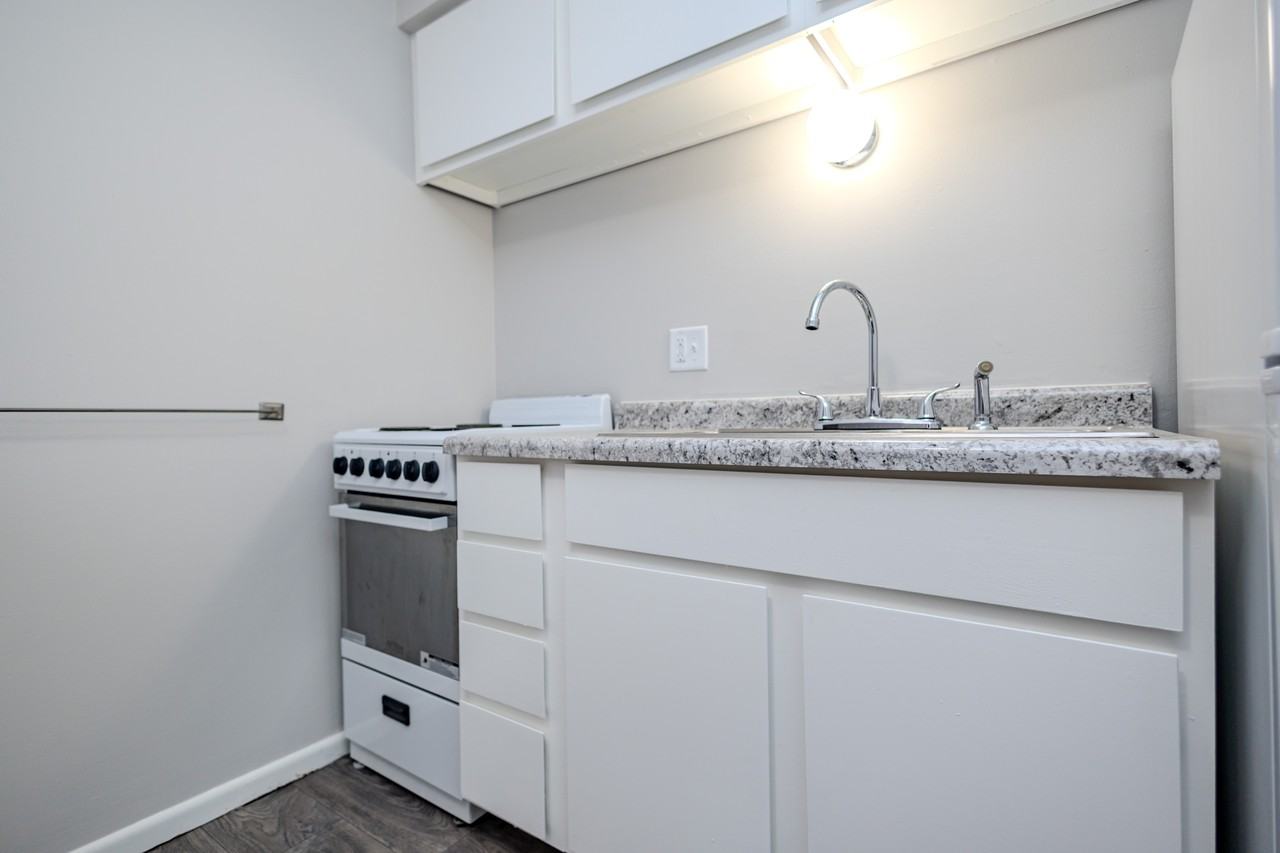 213 Northwest College Avenue - Photo 5 of 10