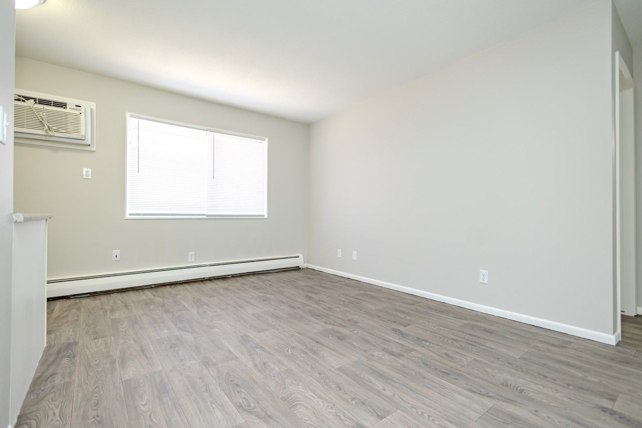 213 Northwest College Avenue - Photo 6 of 10