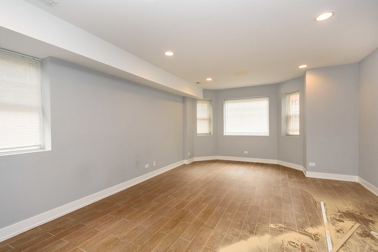 2645 N Washtenaw Ave #G - Photo 3 of 9