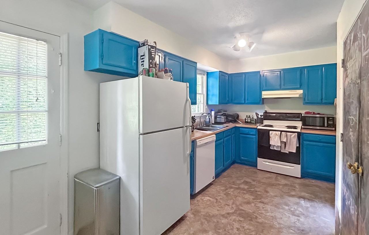 CARLTON1223-1227 - Photo 2 of 21