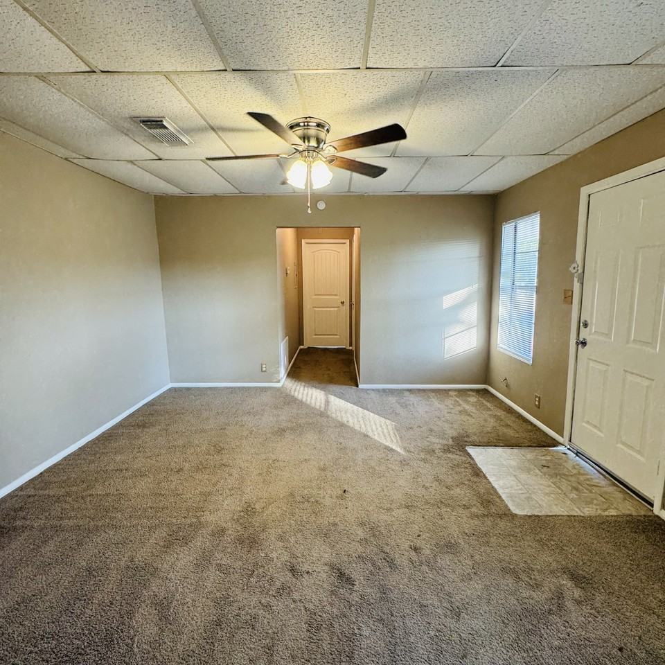 1122 Dallas St - Photo 3 of 19