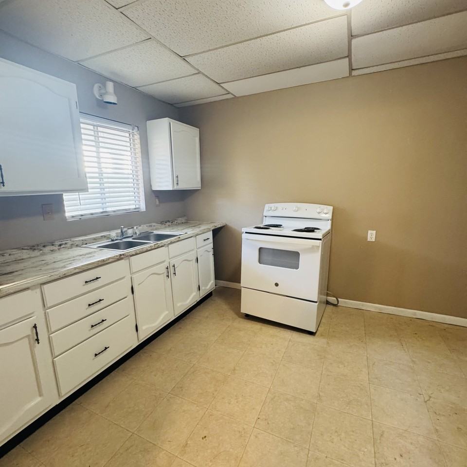 1122 Dallas St - Photo 4 of 19